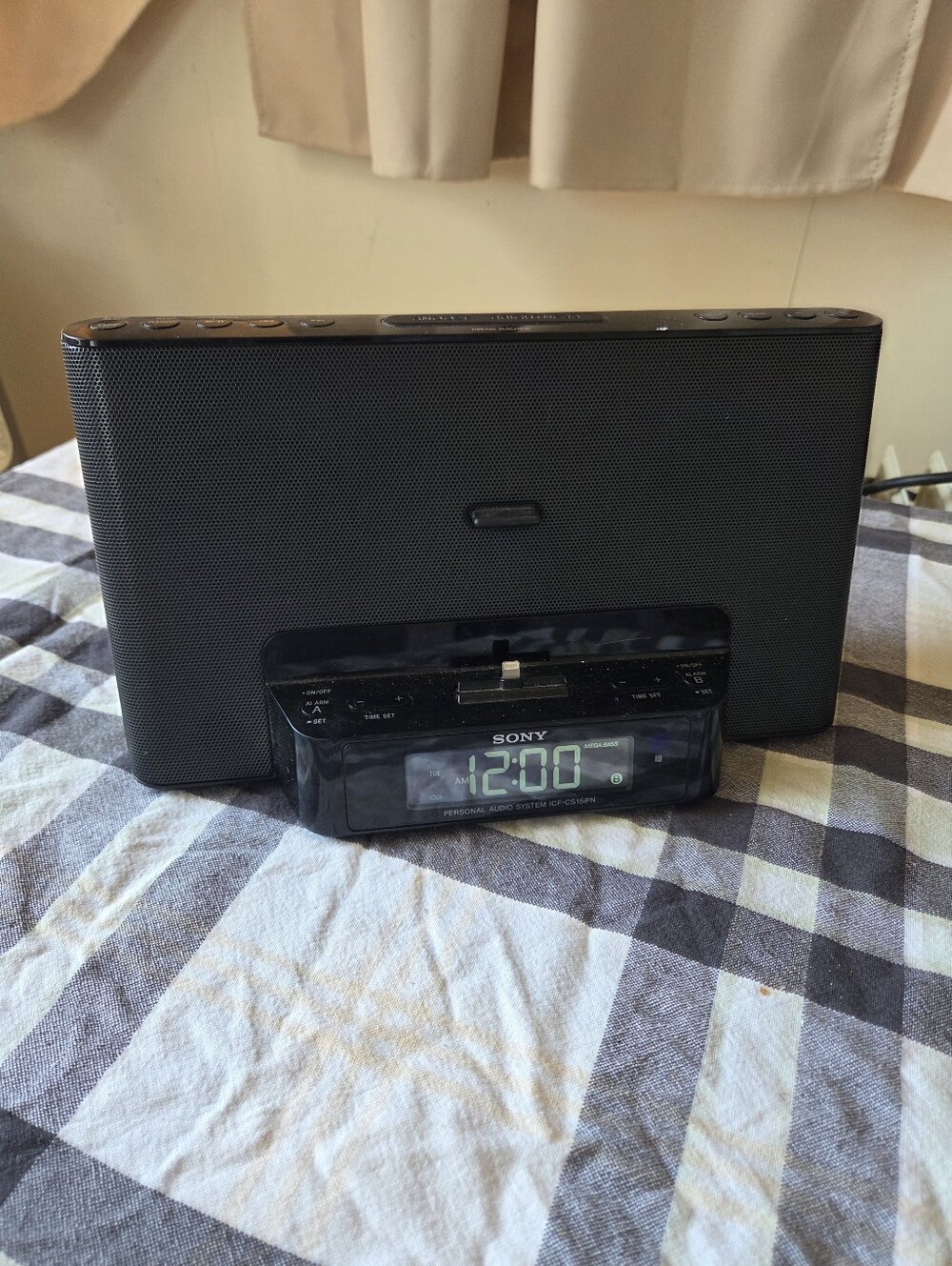 Sony ICF-CS15iPN Docking Station, Speaker, And Charger.